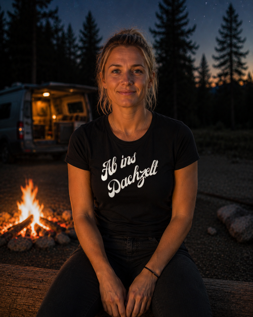 Ab ins Dachzelt – Damen Tailliertes T-Shirt Camping Vibes Black – Modell