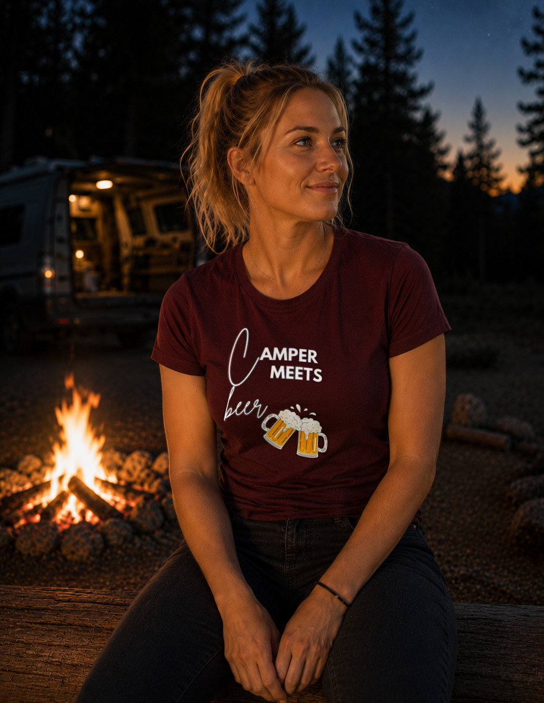Camper Meets Beer – Damen Tailliertes T-Shirt Camping Vibes Burgundy – Modell