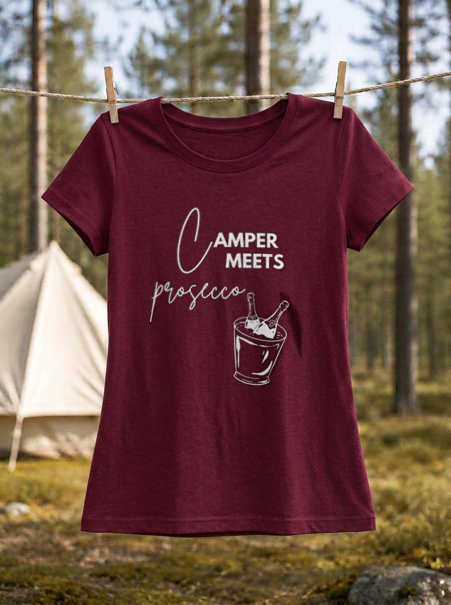 Camper Meets Prosecco – Damen Tailliertes T-Shirt Camping Vibes Burgundy – Wäscheleine