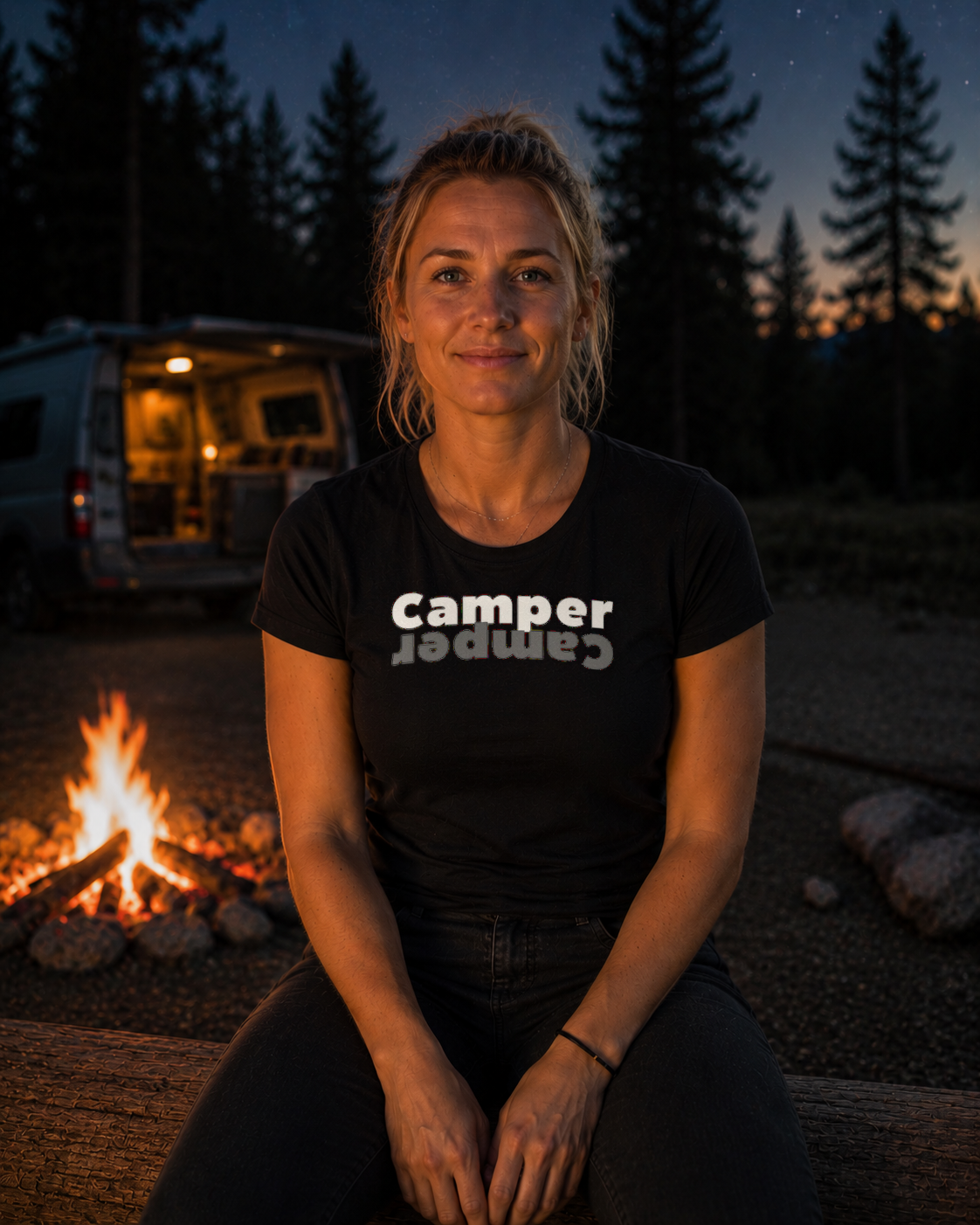 Camper – Damen Tailliertes T-Shirt Camping Vibes Black – Modell
