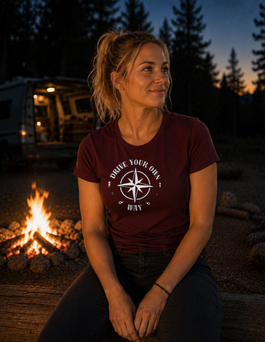 Drive Your Own Way – Damen Tailliertes T-Shirt Camping Vibes Burgundy – Modell