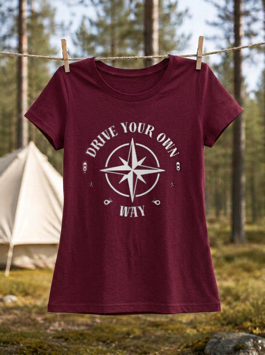 Drive Your Own Way – Damen Tailliertes T-Shirt Camping Vibes Burgundy – Wäscheleine