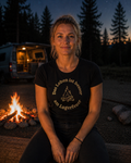 Das Leben ist besser am Lagerfeuer – Damen Tailliertes T-Shirt Camping Vibes Black – Modell