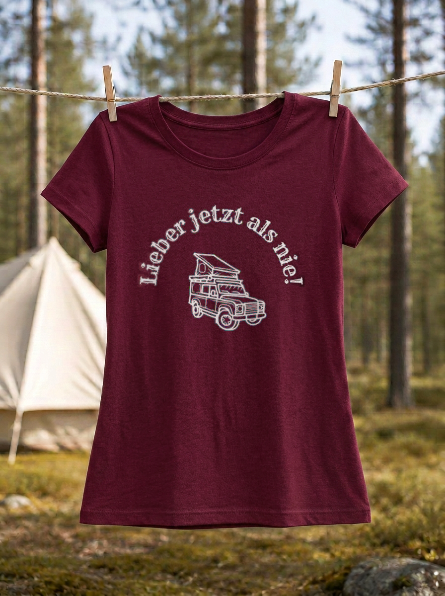Lieber jetzt als nie – Damen Tailliertes T-Shirt Camping Vibes Burgundy – Wäscheleine