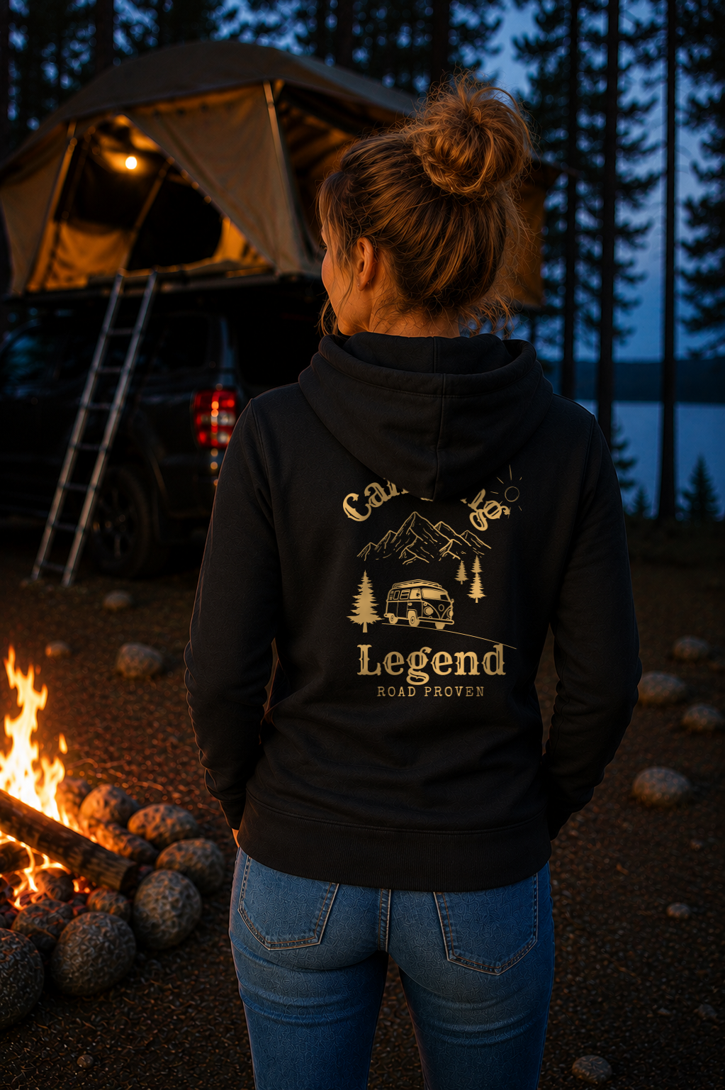 Road Proven Van – Damen Premium Hoodie Black – Modell Rückenansicht