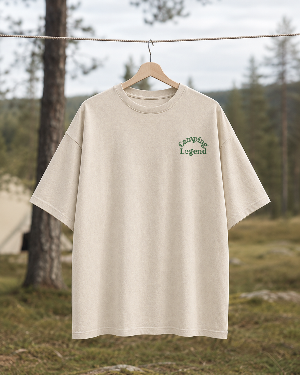 Under The Stars Camper – Unisex Oversize T-Shirt Natural Raw – Vorderansicht auf der Wäscheleine