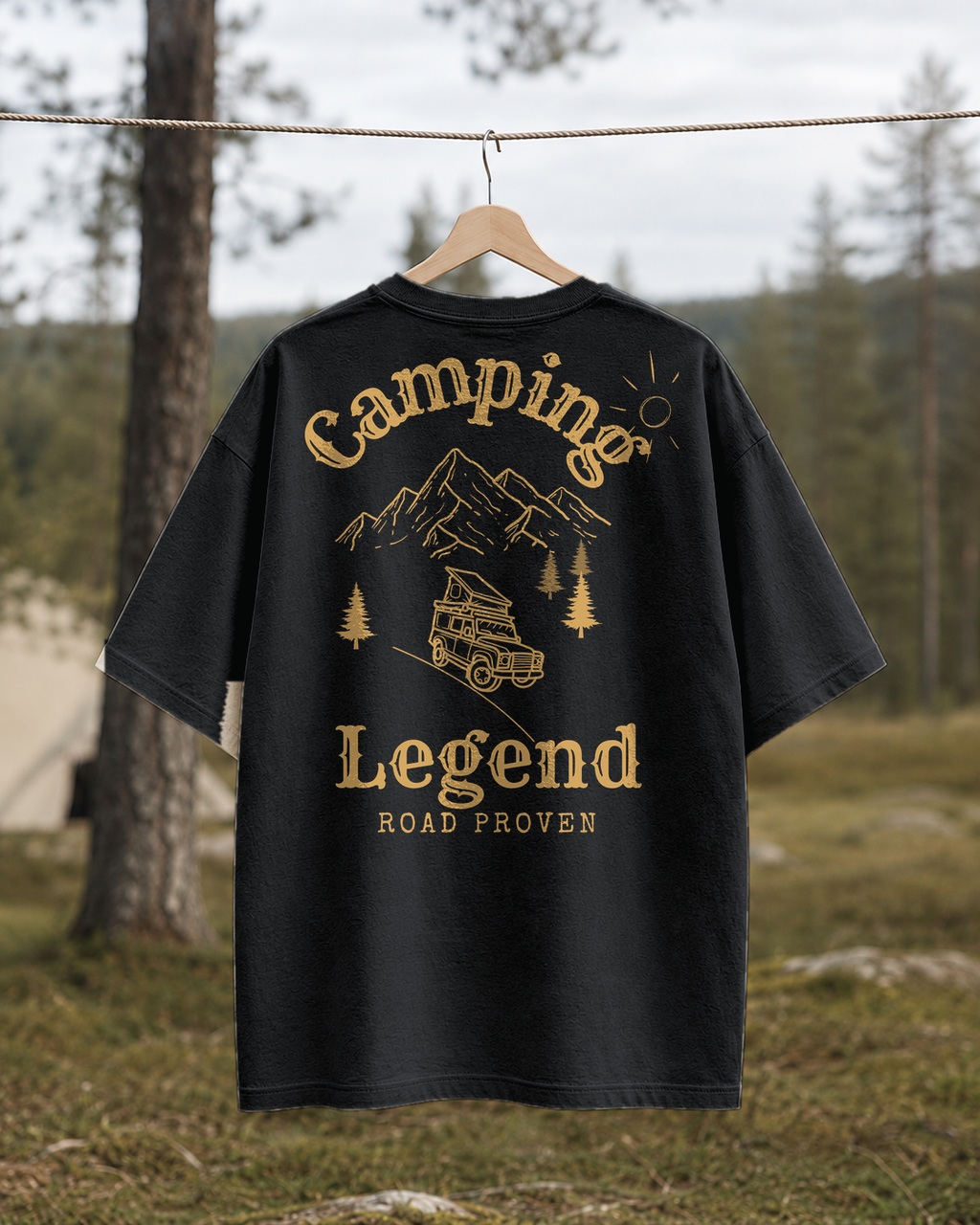 Road Proven Offroader – Unisex Oversize T-Shirt Black – Rückansicht auf der Wäscheleine