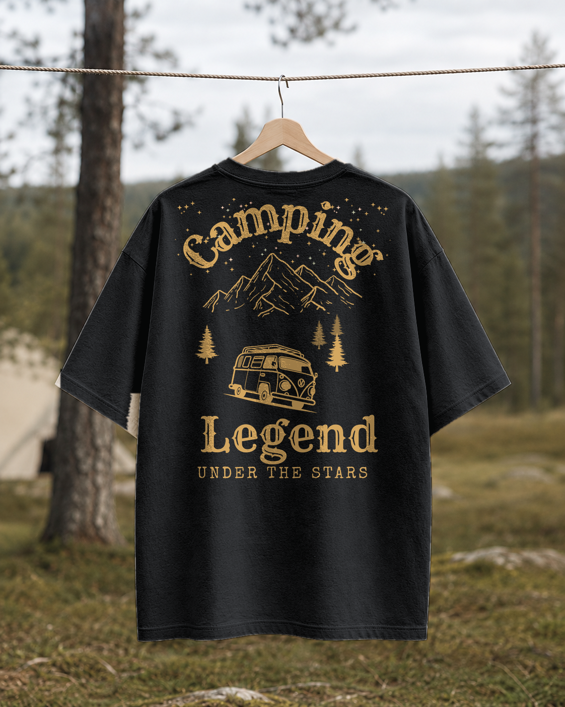 Under The Stars Van – Unisex Oversize T-Shirt Black – Rückansicht auf der Wäscheleine